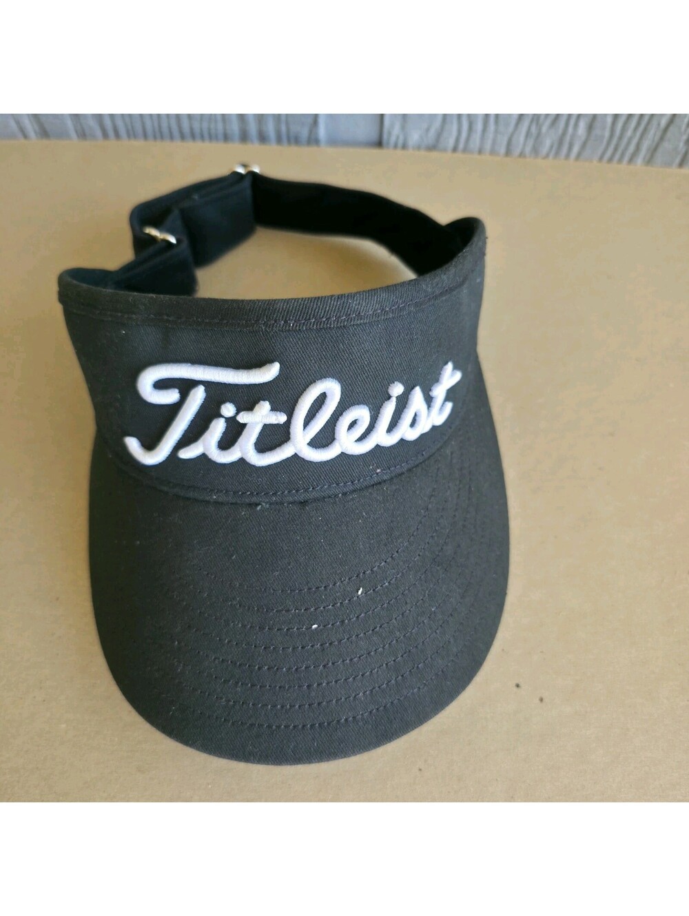Titleist Golf Visor Hat Cap Mens Black Embroidered Logo Adjustable Strapback